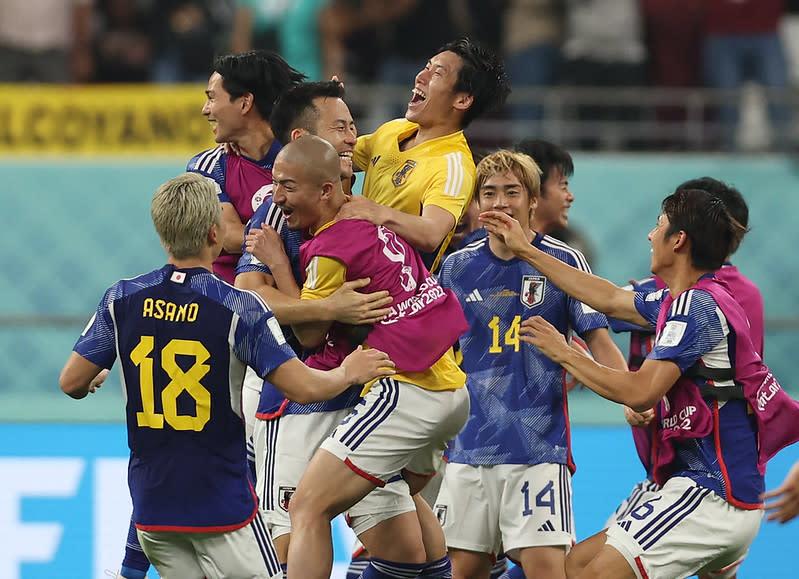 日本隊擊敗西班牙的一瞬間。 【AFP授權】