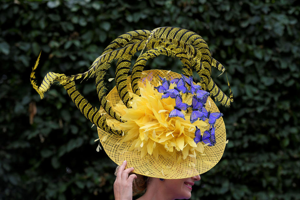 <p>A racegoer during Ladies Day at the Royal Ascot horse races in Ascot, Britain on June 22, 2017. (Toby Melville/Reuters) </p>