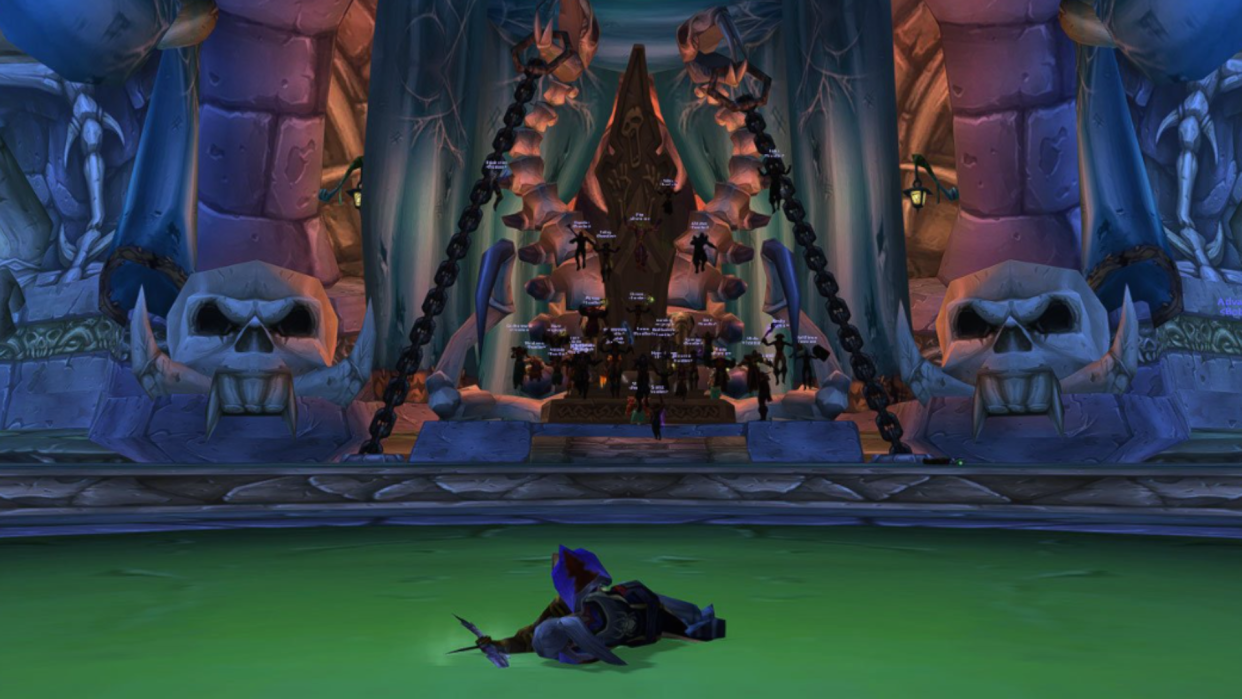  A heroic raid leader, slain in a World of Wacraft Classic raid, lies dead in the centre of the arena while their guildmates pay tribute on the throne of Kel'thuzad. 