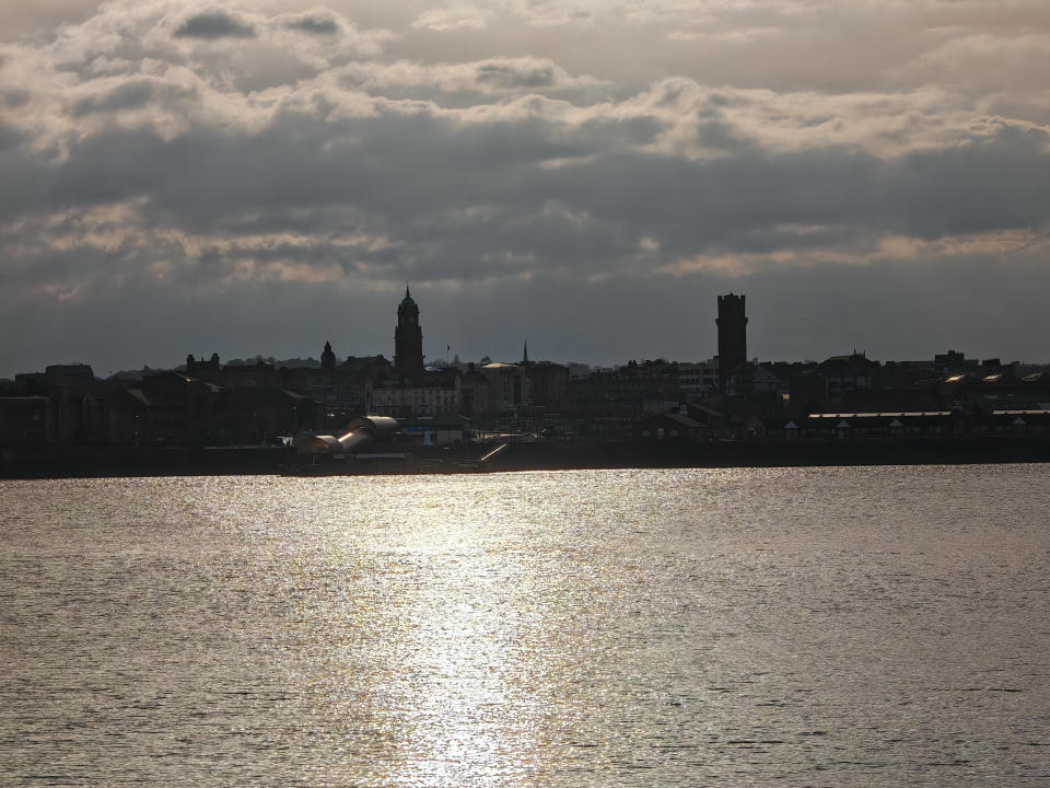 Honor Magic6 Pro Camera Samples (Town of Birkenhead across the River Mersey at 10x zoom, daytime, Liverpool, United Kingdom)