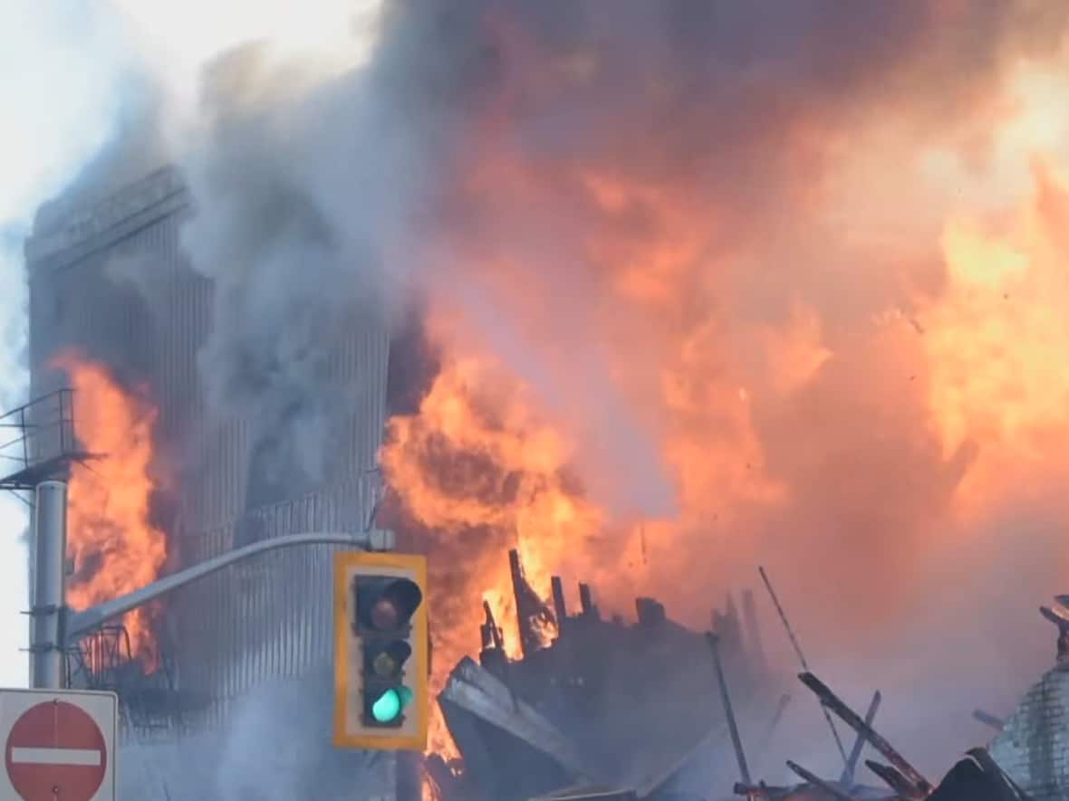 A massive fire burns a vacant commercial building in Hamilton on Saturday. (Andrew Collins/CBC - image credit)