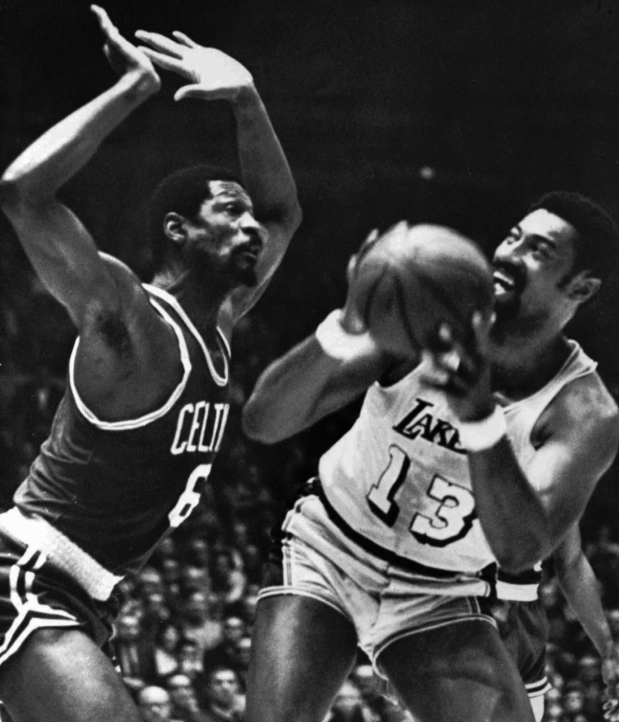 Wilt Chamberlain and Bill Russell during a 1969 game