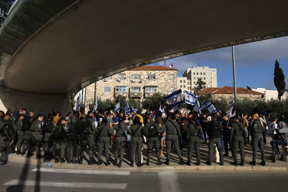 Israeli police stand guard as protesters gather outside Israel's parliament in Jerusalem (AFP via Getty Images)