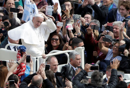 Pope Francis greets faithful from his Papamobile after the Easter Mass at St. Peter's Square at the Vatican April 1, 2018. REUTERS/Max Rossi