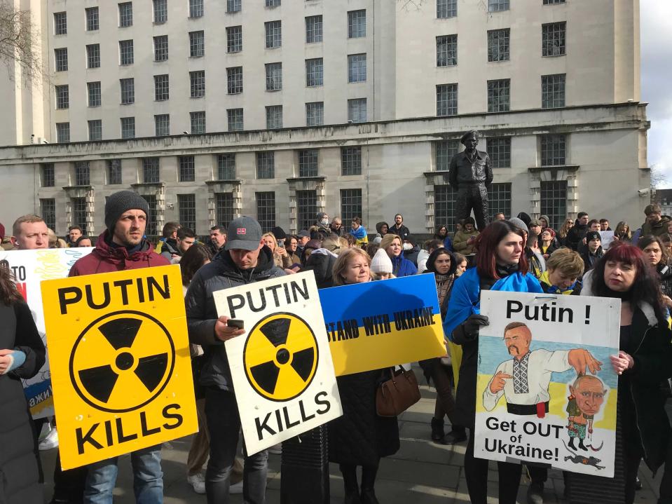 Protesters outside Downing Street demonstrate against Russia’s invasion of Ukraine (Rory Sullivan / The Independent)