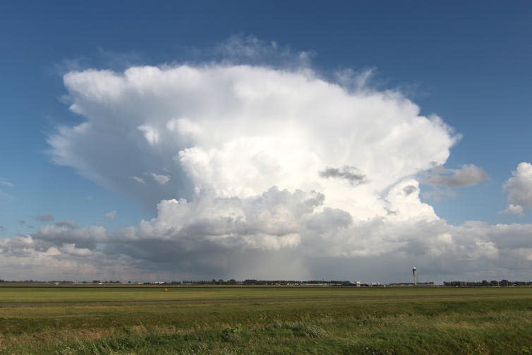 <span class="caption">A Cumulonimbus with its characteristic anvil shape.</span> <span class="attribution"><a class="link " href="https://www.shutterstock.com/download/success?src=q2vW9IZeYgVnBwhXpki_uQ-1-0" rel="nofollow noopener" target="_blank" data-ylk="slk:Shutterstock;elm:context_link;itc:0;sec:content-canvas">Shutterstock</a></span>