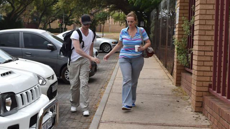 Oscar Pistorius (L) arrives at a Pretoria police station to perform community service, November 14, 2015. Photo: Reuters