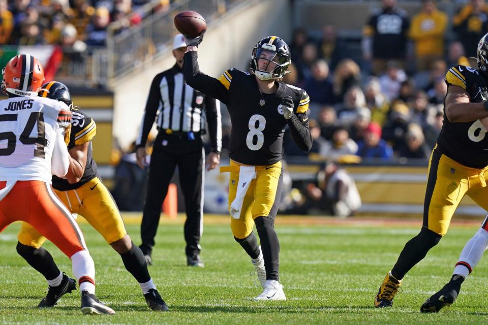 Pittsburgh Steelers quarterback Kenny Pickett (8) throws a pass during the first half against the Cleveland Browns in Pittsburgh on Jan. 8, 2023.