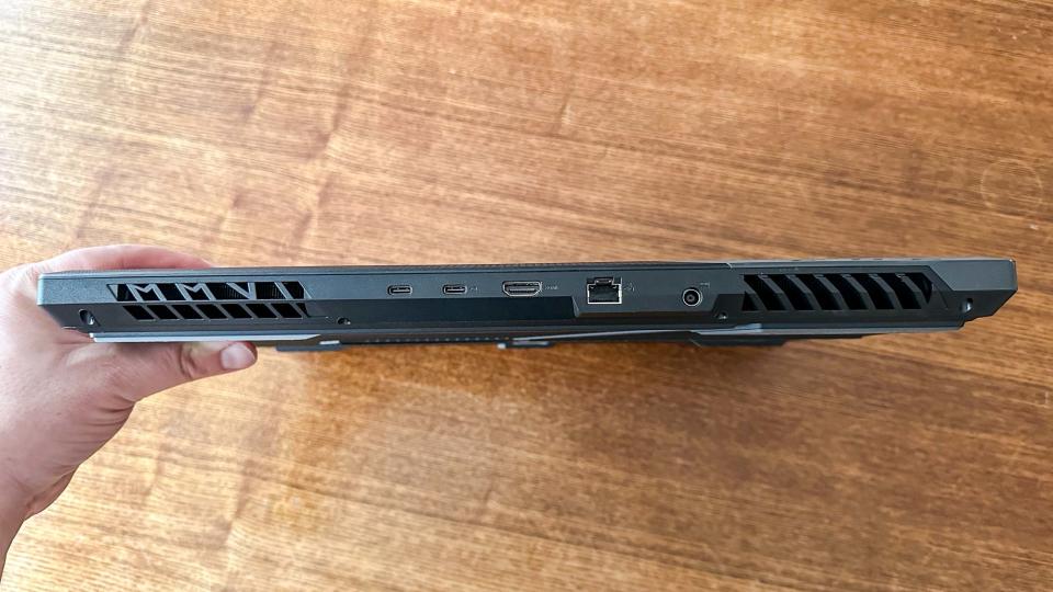 Asus ROG Strix Scar 17 ports