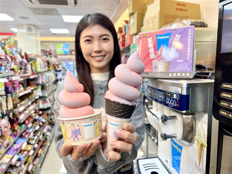 「全家」於228限時1天推出Fami!ce霜淇淋(不限口味)第2支5元優惠活動，也就是兩支只要54元。（圖／業者提供）