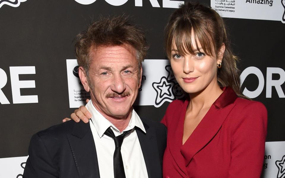 Auch sie galten seit 2016 als Liebespaar und hatten erst im Juli 2020 geheiratet: Im Oktober reichte Leila George die Scheidung von Sean Penn ein. Zu den Gründen der Trennung äußerten sich die australische Schauspielerin und der zweifache Oscar-Preisträger nicht öffentlich. (Bild: Michael Kovac/Getty Images for CORE Gala)