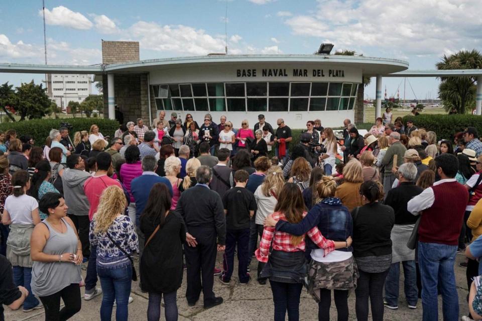 People pray outside the Argentine naval base in Mar del Plata (AFP/Getty Images)