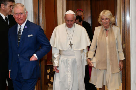 Pope Francis welcomes Britain's Prince Charles and his wife Camilla, Duchess of Cornwall, as they arrive for a private audience at the Vatican, April 4, 2017. REUTERS/ Vincenzo Pinto/Pool