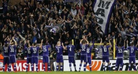 Football - RSC Anderlecht v Tottenham Hotspur - UEFA Europa League Group Stage - Group J - Constant Vanden Stock Stadium, Brussells, Belgium - 22/10/15 Anderlecht celebrate with fans after the game Reuters / Francois Lenoir