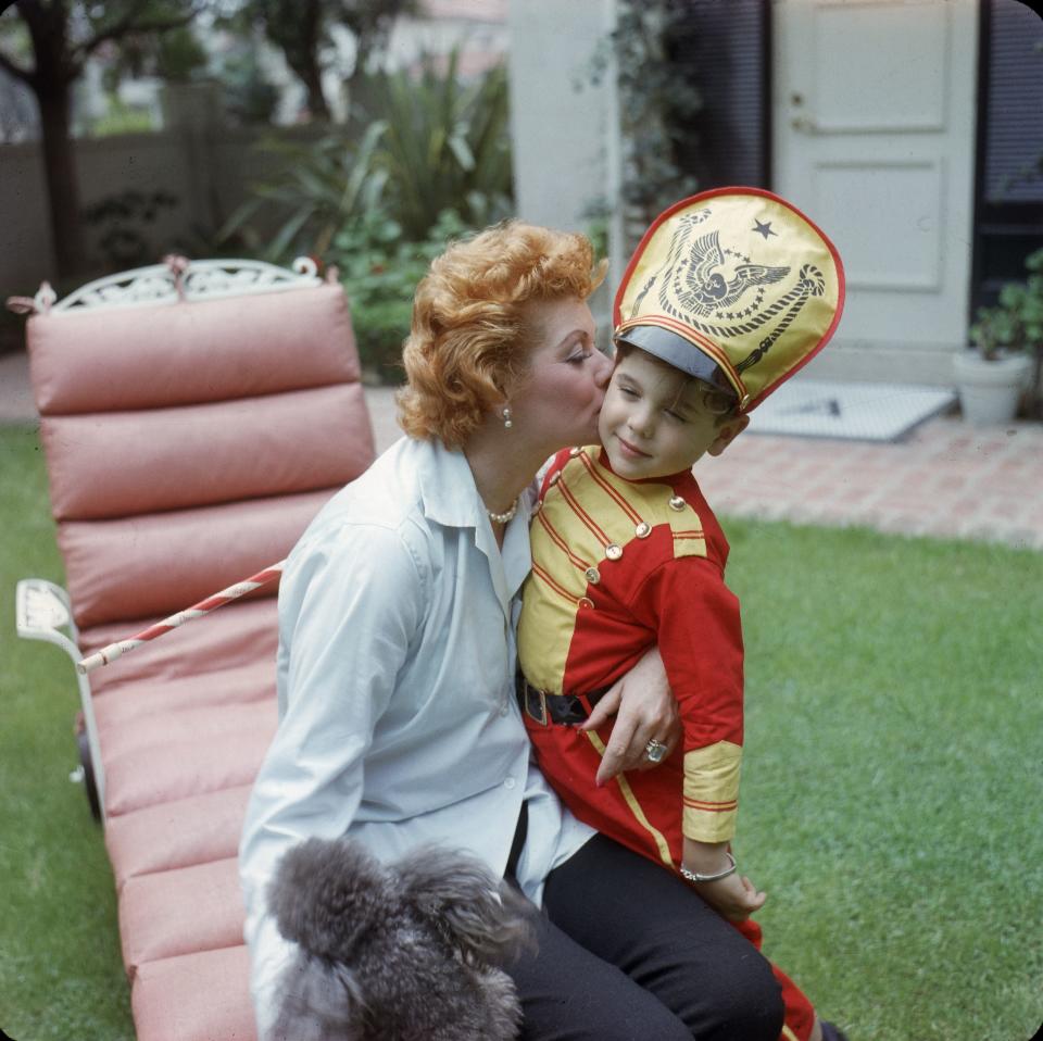 Vintage Photos of Celebrity Moms Being the Absolute Best