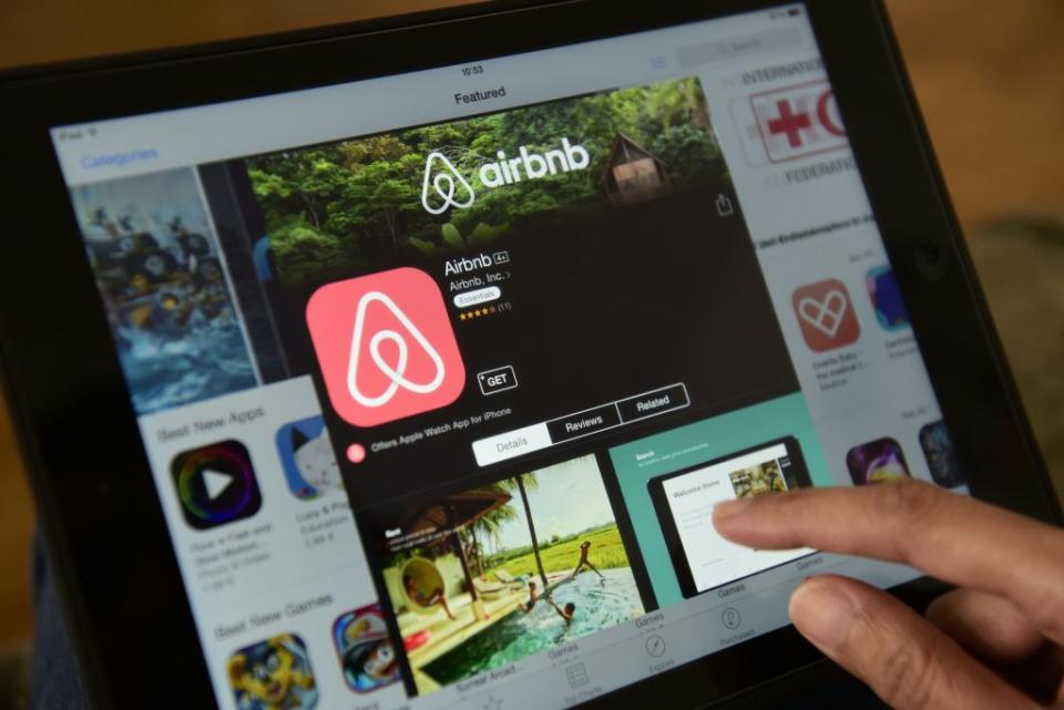 Al momento la piattaforma Airbnb ha già in previsione un documentario che verrà presentato al Tribeca Film Festival. (Credits – Getty Images)