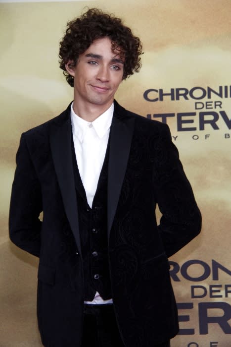 robert-sheehan-6