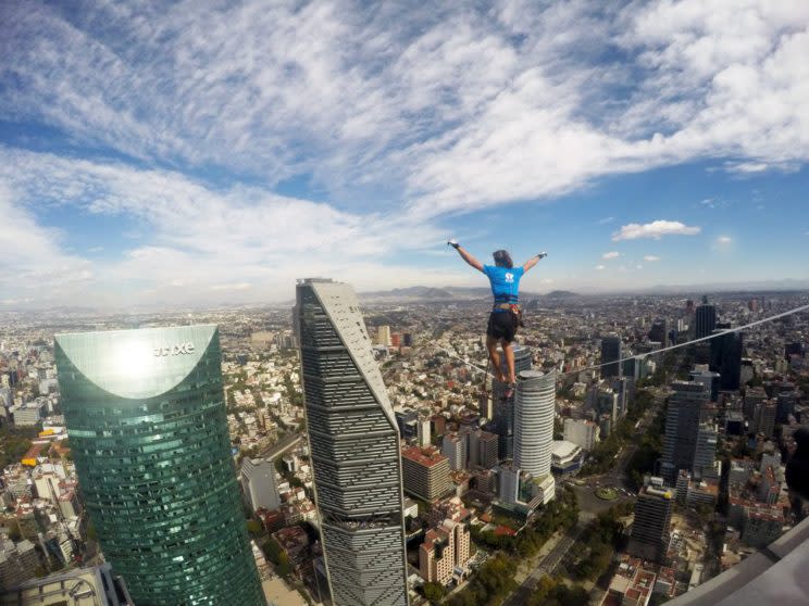 Alexander Schulz seen walking on the wire. [CEN]