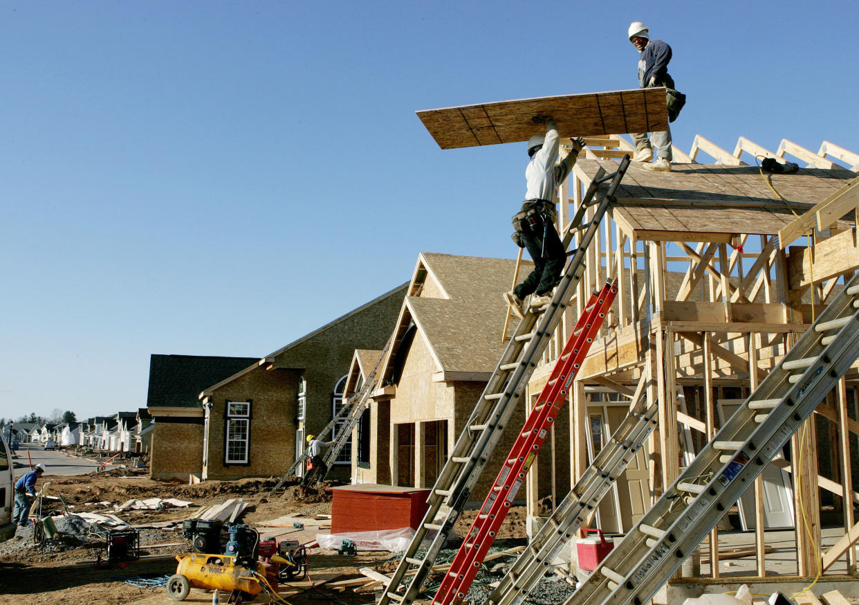 Workers building Hovnanian homes in a South Brunswick, N.J. (Mel Evans, AP Photo)