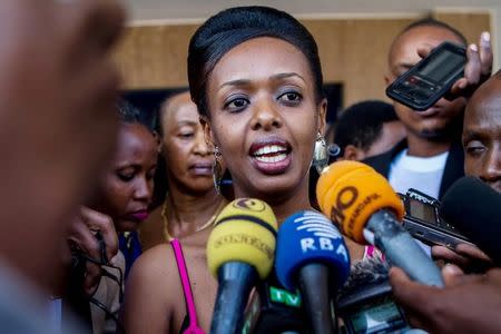 FILE PHOTO - Diane Shima Rwigara, a leading critic of Rwanda's president, speaks to the media in Kigali, Rwanda, June 20, 2017. REUTERS/Jean Bizimana/File Photo