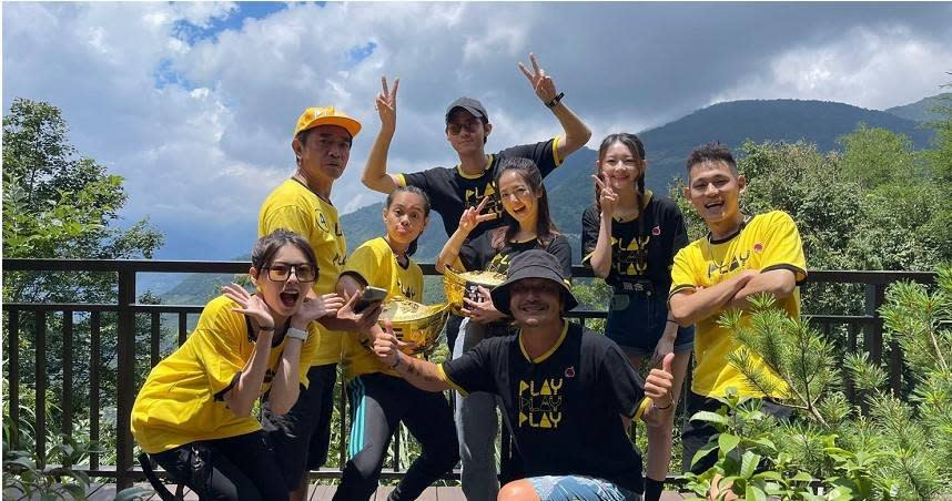 吳宗憲領軍《綜藝玩很大》，趁著炎炎夏日來到桃園拉拉山避暑，同時祭出升級版的「強盜金幣掠奪戰」。（圖／三立提供）