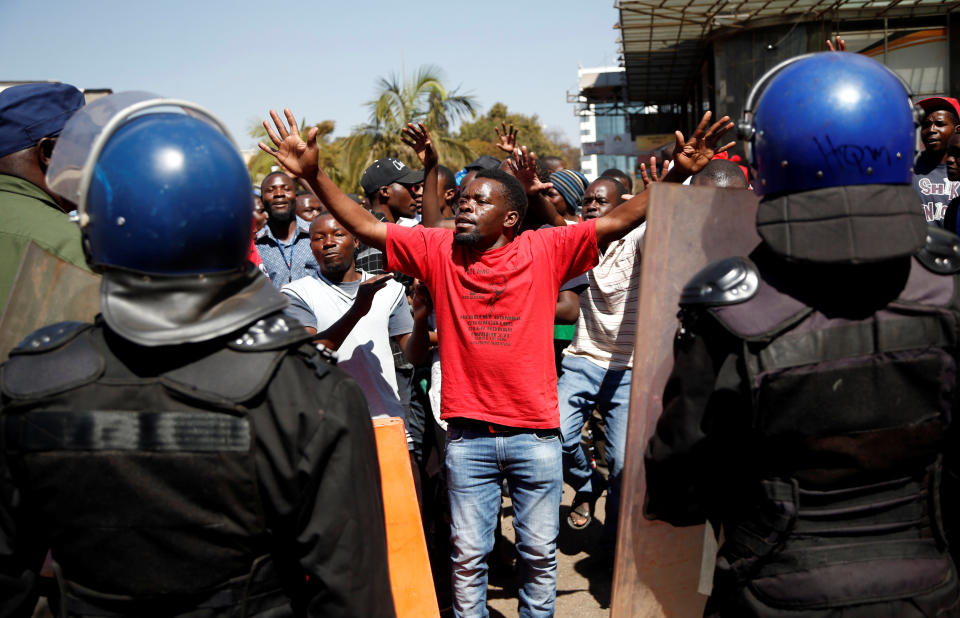 Post-election clashes in Zimbabwe turn deadly