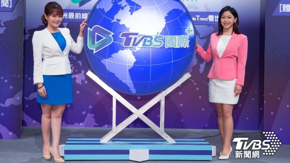 王馨儀（右）、陳韻雯主持旗下《TVBS國際+》YouTube頻道網路獨播節目《國際+談全球》。（圖／TVBS）