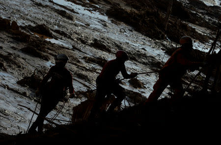 Members of a rescue team search for victims after a tailings dam owned by Brazilian mining company Vale SA collapsed, in Brumadinho, Brazil January 29, 2019. REUTERS/Washington Alves