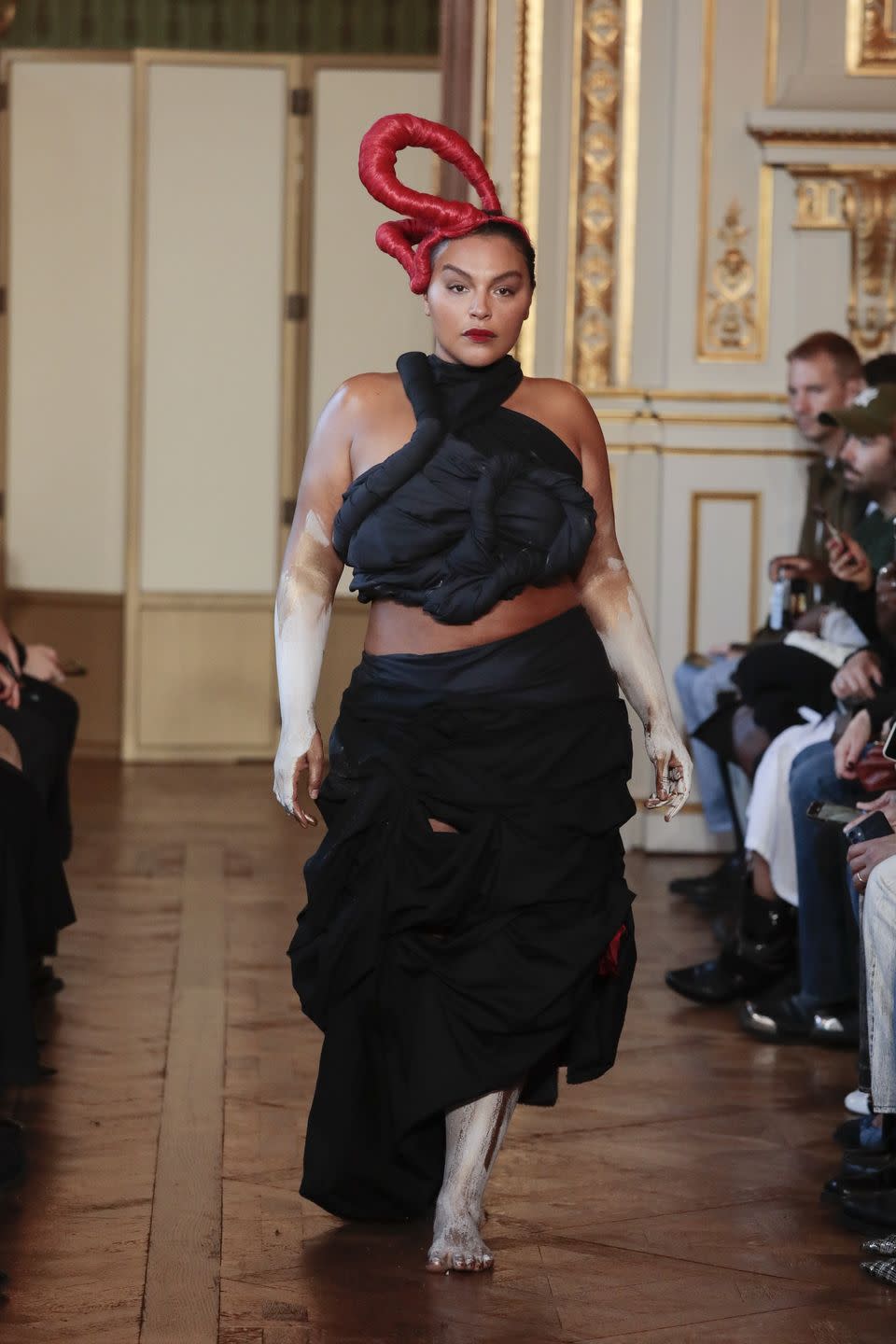 paris, france october 03 editorial use only for non editorial use please seek approval from fashion house paloma elsesser walks the runway during the torisheju womenswear springsummer 2024 show as part of paris fashion week on october 03, 2023 in paris, france photo by antoine flamentgetty images