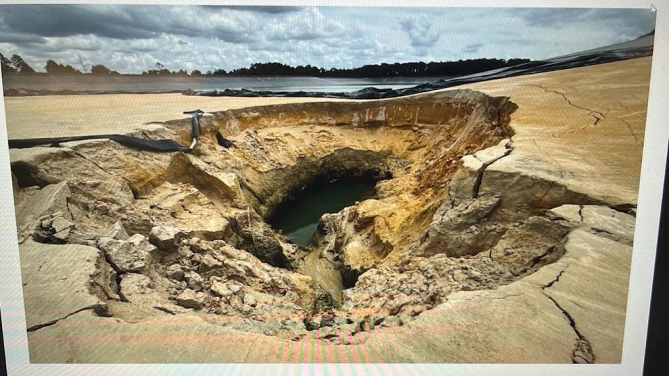 <div>An unusual feature has formed in Apopka, Florida, that Devo Seereeram, a Consulting Geotechnical Engineer and the owner of Devo Engineering, calls a "sand volcano."</div>