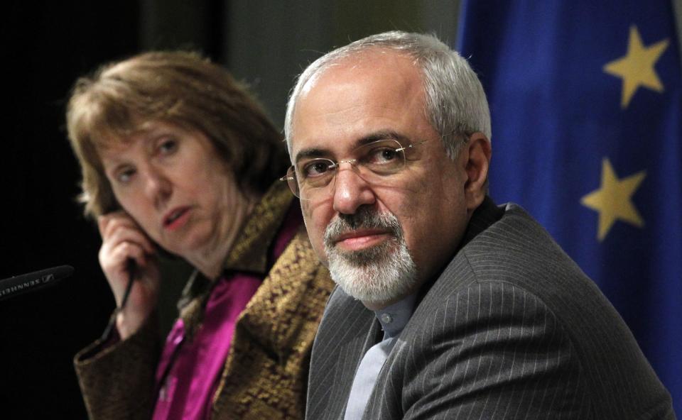 REFILE - ADDITIONAL CAPTION INFORMATION IN SECOND SENTENCE OF ATTRIBUTION OF QUOTE European Union foreign policy chief Catherine Ashton (L) and Iranian Foreign Minister Mohammad Javad Zarif attend a news conference at the end of the Iranian nuclear talks in Geneva November 10, 2013. Zarif and Ashton said on Sunday they hoped Iran and six world powers would reach an agreement when they gather again in 10 days, adding that the latest round of talks on Tehran's nuclear programme was something all delegations can build on. REUTERS/Jason Reed (SWITZERLAND - Tags: POLITICS)