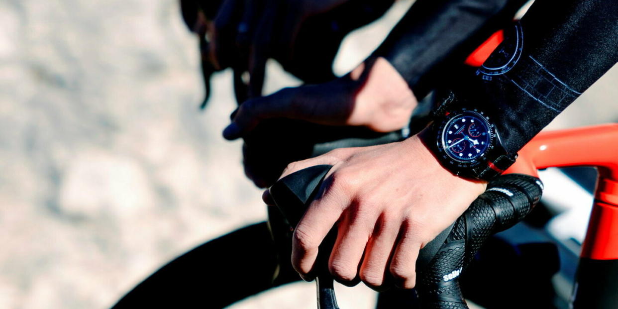  Les coureurs de l’équipe Tudor Pro Cycling portent une édition limitée de la Black Bay Chrono. - Credit: