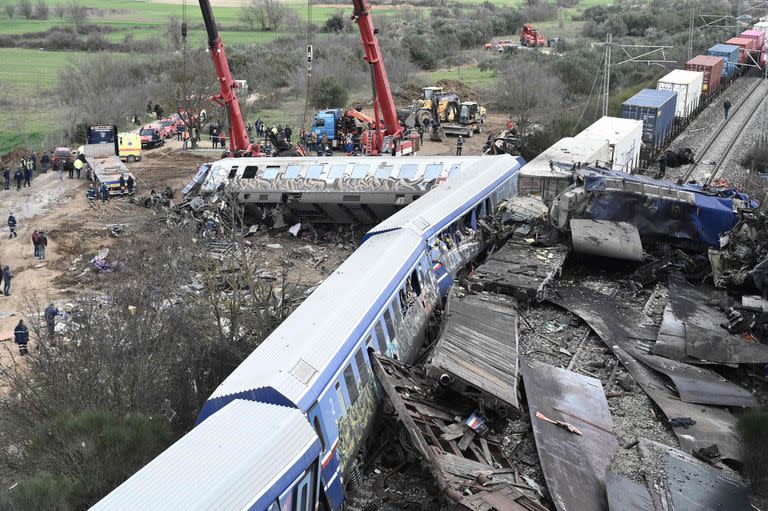 Grecia; trenes; mundo; bomberos; rescatistas; Larissa; Atenas; Tempe