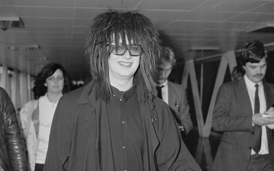 Bei ihm wurde jeder Auftritt zu einem Spektakel, und er trug die Haare stets so, wie sie wohl kein anderer Mensch der Welt getragen hätte: Boy George, 1984. (Bild: Getty Images/Gerrard/Express)