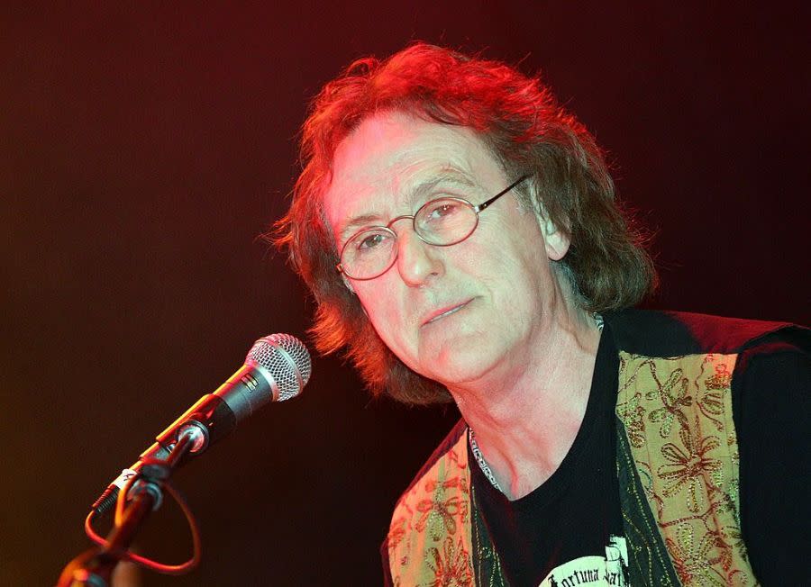 LAS VEGAS – JULY 01: Former member of the band Wings Denny Laine performs at the Fest for Beatles Fans 2007 at The Mirage Hotel & Casino July 1, 2007 in Las Vegas, Nevada. (Photo by Ethan Miller/Getty Images)