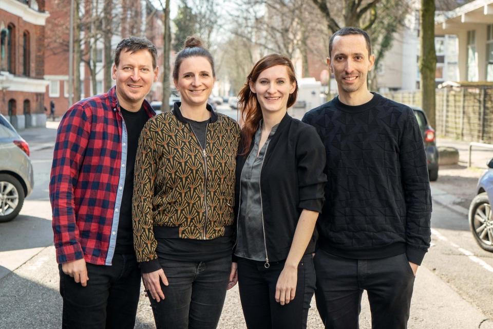 Sie wollen Lehrern über ihre Lehrplattform Digitalkompetenz vermitteln: Fobizz-Gründer Frederik Dietz, Diana Knodel, Theresa Grotendorst und Philipp Knodel. - Copyright: Fobizz