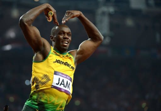 Atleta de Jamaica Usain Bolt celebra la victoria de la posta 4X100 en los Juegos Olímpicos de Londres el 11 de agosto de 2012. (AFP | olivier morin)