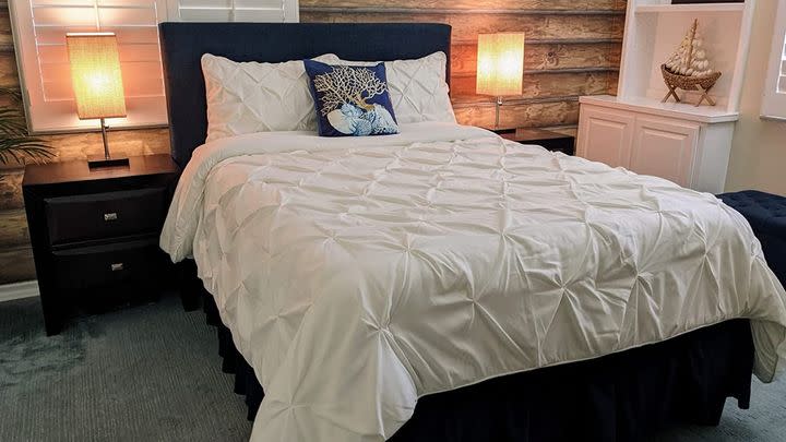 A pinch-pleated full-size comforter set oozing elegance and simplicity