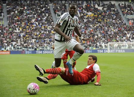 Football Soccer - Juventus v Carpi - Italian Serie A - Juventus stadium, Turin, Italy - 01/05/16 Juventus' Paul Pogba in action against Carpi's Raphael Alves De Lima Martinho. REUTERS/Giorgio Perottino