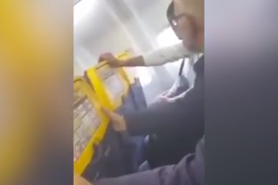 Ryanair flight experiences turbulence during Storm Dennis: Youtube/style de vie marocain