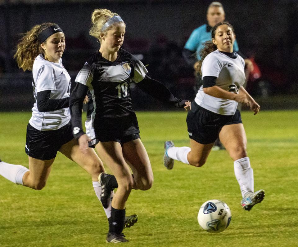 Auburndale's Emaleigh Daughtry makes a run up the field against Gateway on Wednesday night in the first round of the Class 5A, District 7 girls soccer tournament.