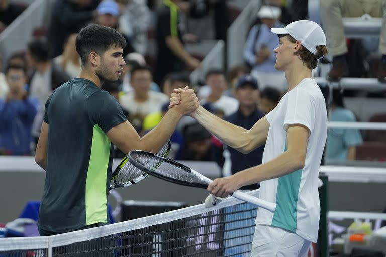 Carlos Alcaraz y Jannik Sinner son amigos fuera de la pista, pero también el nuevo clásico moderno, dentro de ella