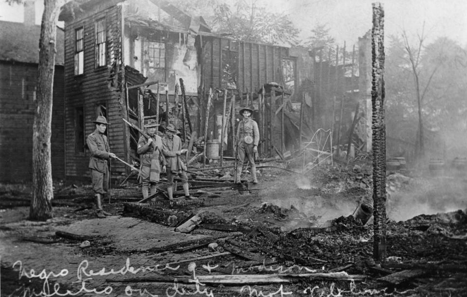 The remains of a black family's residence at Ninth and Madison streets in Springfield after the rioters stormed the area. [Photo from Virgil Davis Collection]