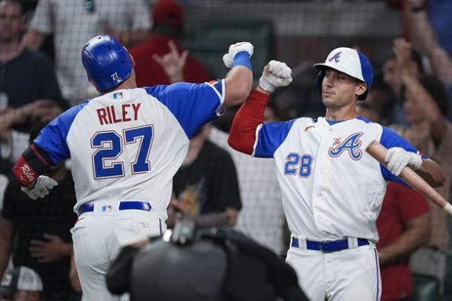 Austin Riley, Ozzie Albies hit ninth-inning home runs as Braves