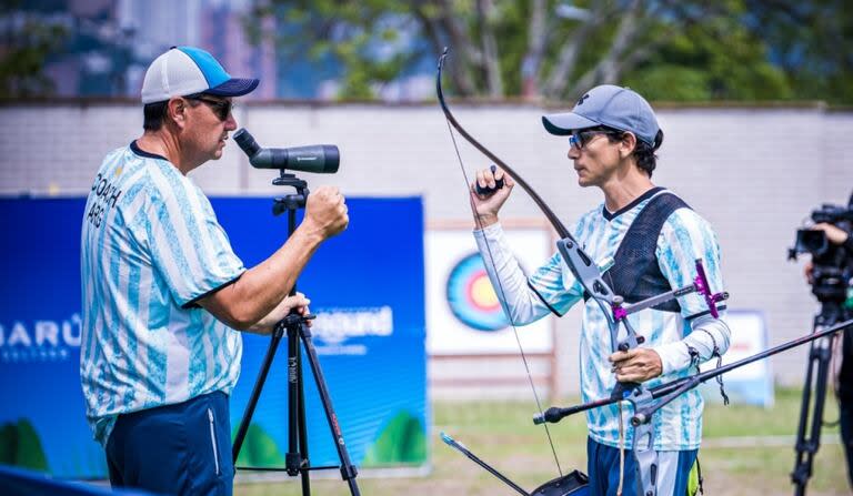 Jajarabilla y el técnico de la selección argentina de tiro con arco, Mauro De Mattia