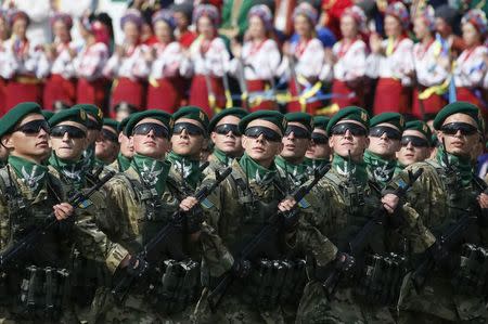 Border guards march during Ukraine's Independence Day military parade, in the centre of Kiev August 24, 2014. REUTERS/Gleb Garanich