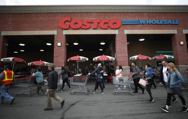 People walk into a Costco wholesale store in Glendale, California. - Image: Mario Tama (Getty Images)