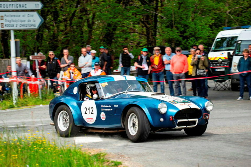 Le Tour Auto n’accepte que les modèles ayant participé à la course originelle, comme l’AC Cobra.  - Credit:Julien Hergault