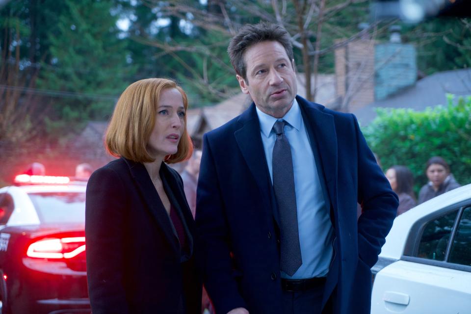 THE X-FILES:  Gillian Anderson and David Duchovny in the 