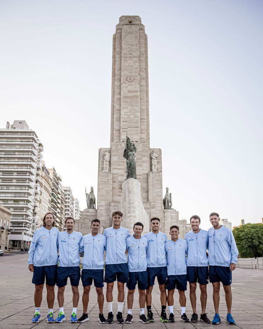 El equipo argentino de Copa Davis en el Monumento Nacional a la Bandera 